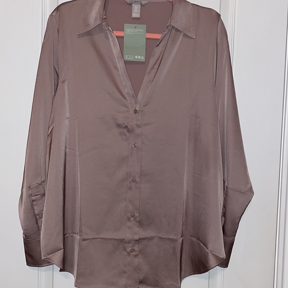 H&M Tops - NWT ROSE GOLD SILKY BLOUSE